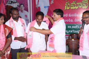 బీఆర్ఎస్ పార్టీలో చేరుతున్న పాములపహాడ్ గ్రామ కాంగ్రెస్ పార్టీ మాజీ అధ్యక్షులు తోట సత్తిరెడ్డి ..