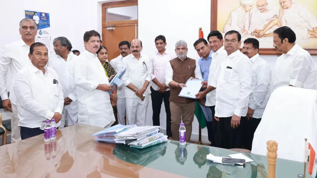 పార్టీ మారిన ఎమ్మెల్యేలపై స్పీకర్ చర్యలు తీసుకోవాల్సిందే… మాజీ మంత్రి కేటీఆర్