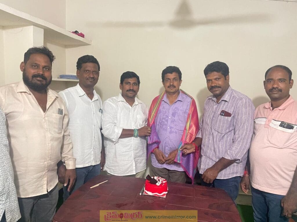 ఘనంగా ఆగతమూడి రమేష్ జన్మదిన వేడుకలు