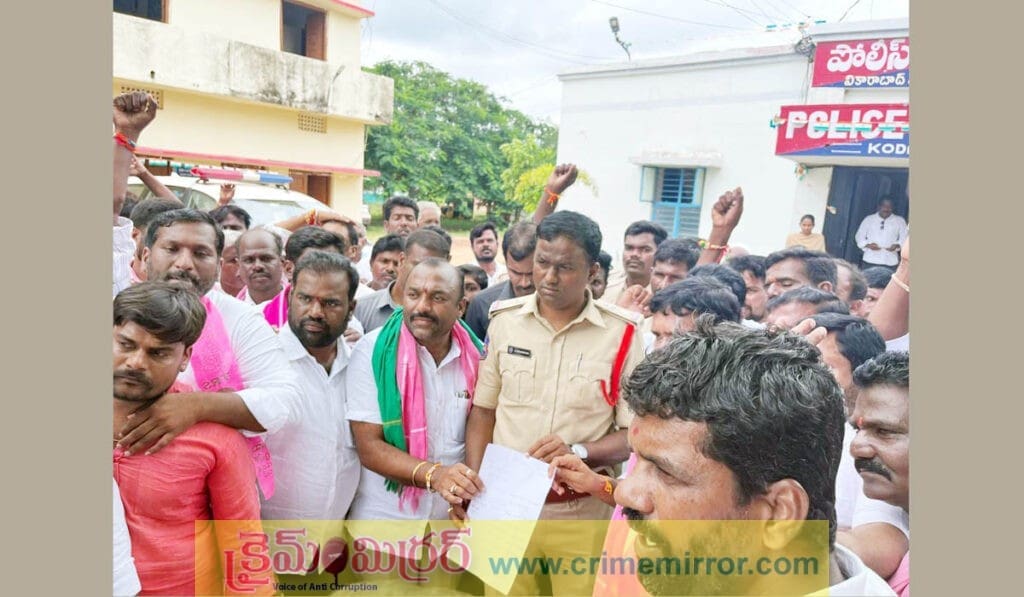 కొడంగల్ లో రైతు రుణమాఫీ ధర్నా…పోలీస్ స్టేషన్లో సీఎం పై ఫిర్యాదు..!
