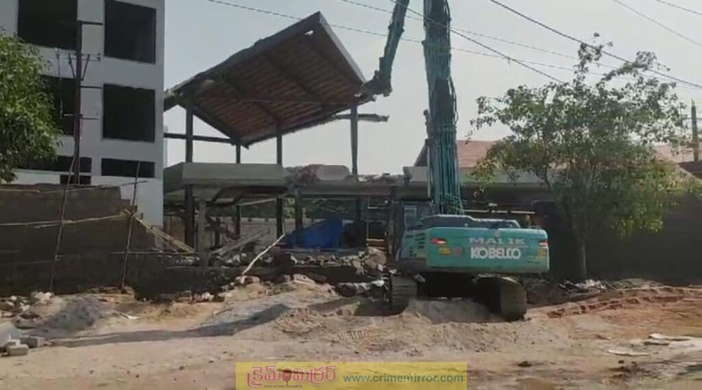 ఎవడివైనా కూల్చుడే.. గండిపేటలో అక్రమ నిర్మాణాలు నేలమట్టం