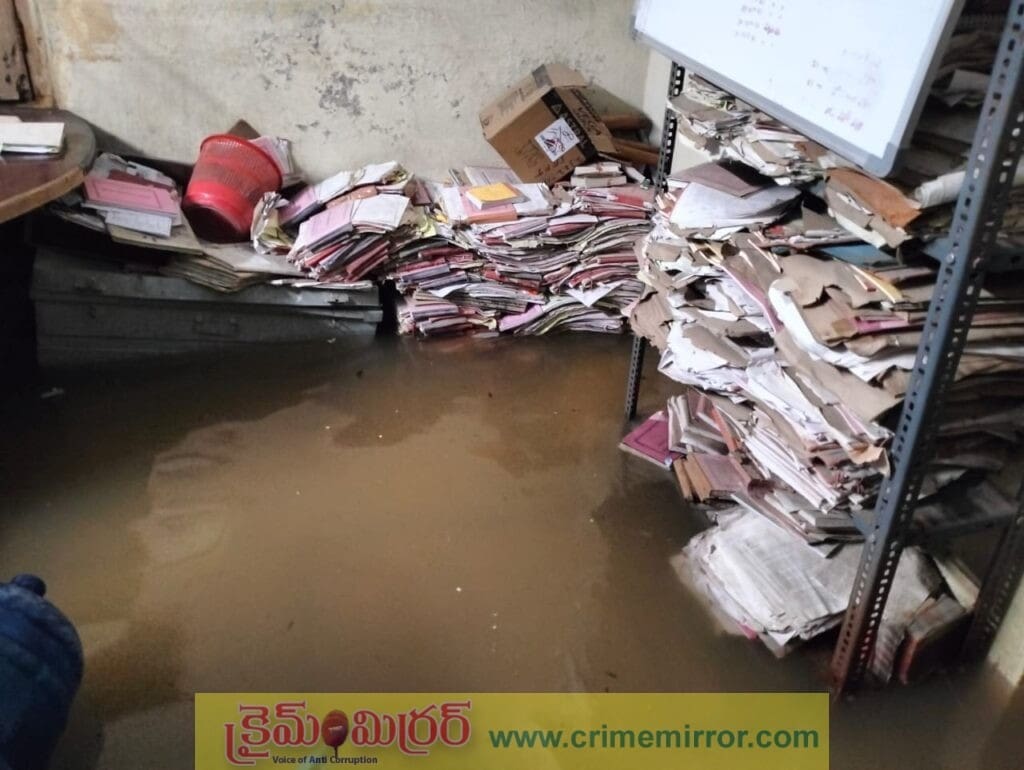 నీట మునిగిన సుర్యాపేట,కోదాడ మున్సిపల్ ఆఫీసులు