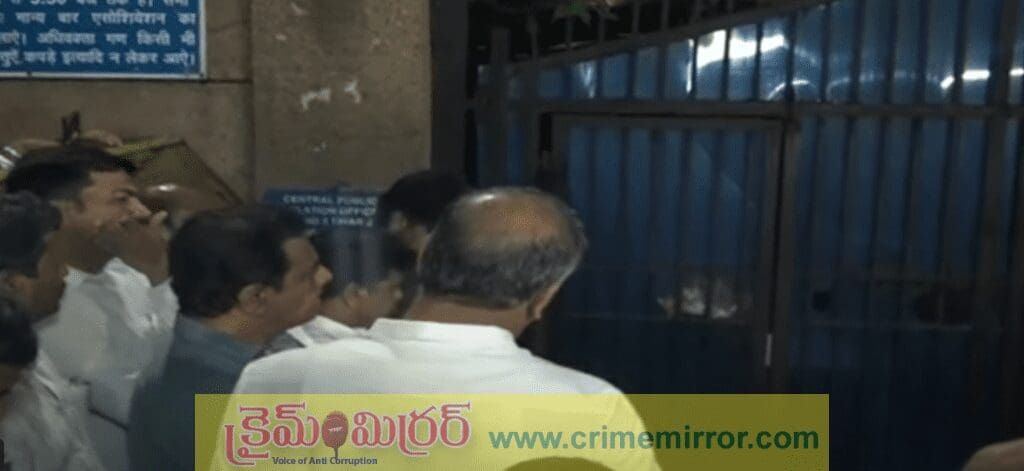 ఇదేం ఖర్మ.. జైలు ముందు 3 గంటలు కేటీఆర్, హరీష్ పడిగాపులు