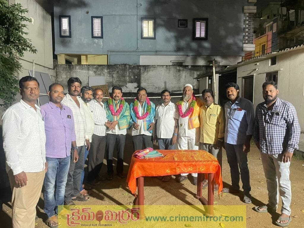 మార్కెట్ కమిటీ డైరెక్టర్లను సన్మానించిన మస్తాన్ రెడ్డి,కనకయ్య ముదిరాజ్