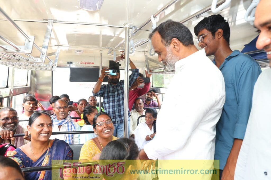 బస్సు ఎక్కిన కోమటిరెడ్డికి మహిళ షాక్