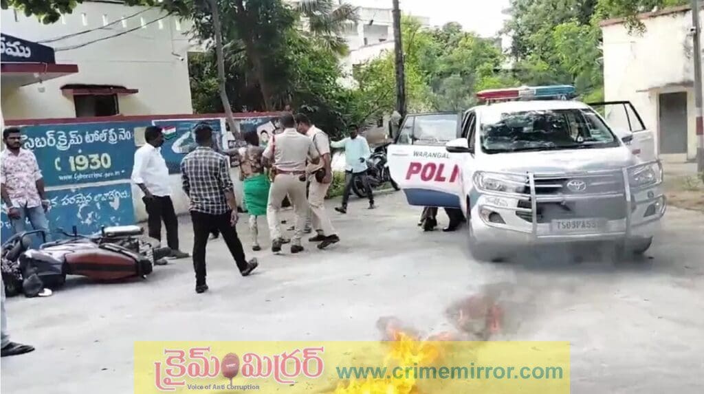 పోలీసులు ఫిర్యాదు పట్టించుకోలేదని…స్టేషన్ ఎదుటే వ్యక్తి ఆత్మహత్యాయత్నం