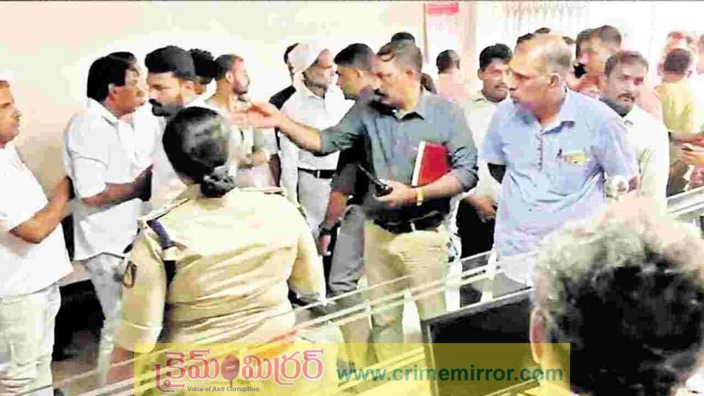 కర్ణాటక లో ఎం జరుగుతుంది?… వరుసగా  రెండు రోజులు దొంగతనం?