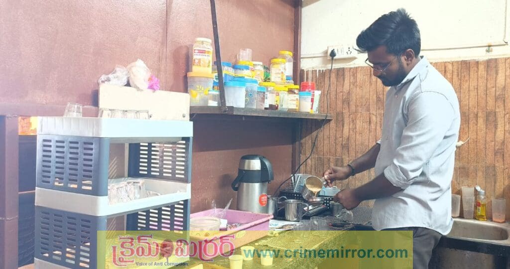 బీఎస్సీ చదివి… టీ కొట్టు పెట్టి ఎంతోమందికి స్ఫూర్తిదాయకమైన యువకుడు