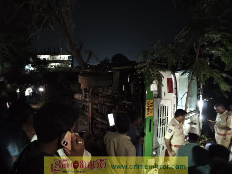 ఆర్టీసీ బస్సు బోల్తా…15 మందికి గాయాలు