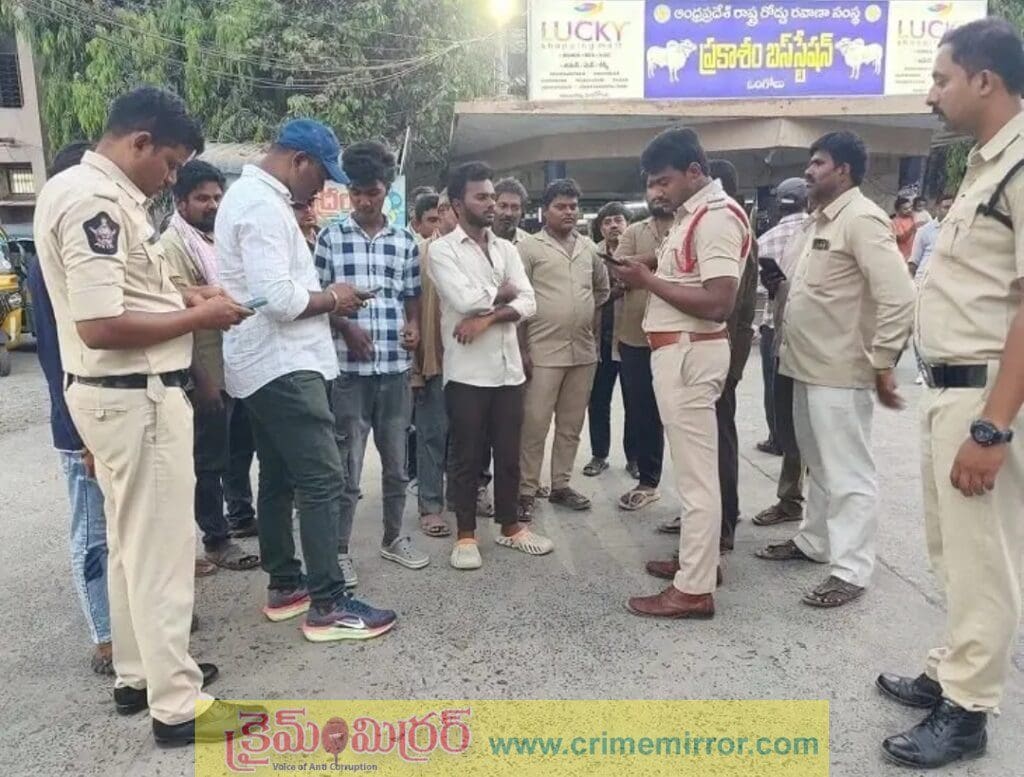 బెట్టింగ్ సమయం… యువకుల ఫోన్లను తనిఖీ చేస్తున్న పోలీసులు?