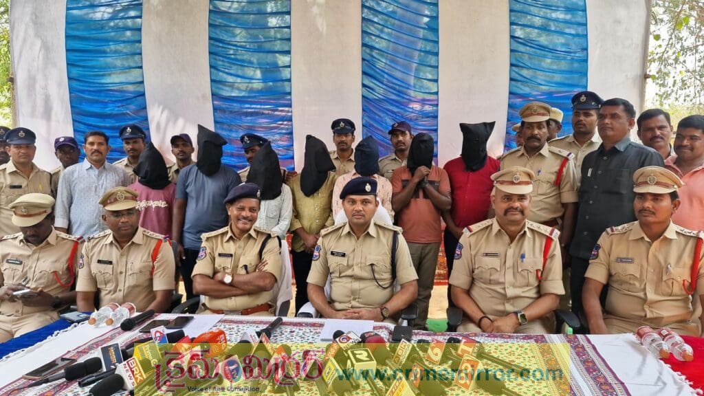 ప్రియుడితో ఆ సుఖం కోసం ముగ్గురు కన్నబిడ్డలను ఉరి తీసింది