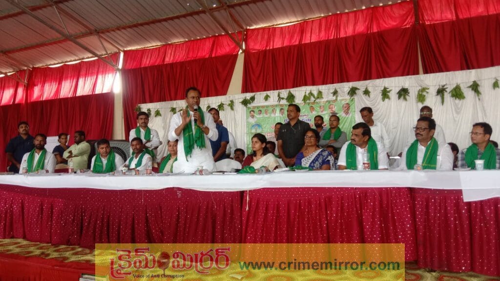 ప్రభుత్వ కార్యక్రమంలో పార్టీల పెద్దల పాగా..