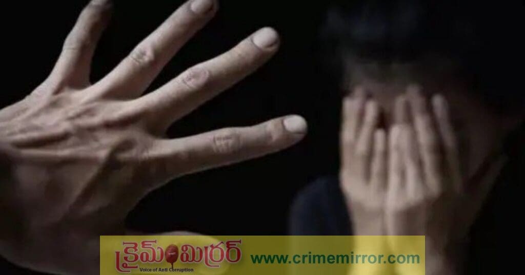 కదులుతున్న రైలు బాత్రూంలో అత్యాచారయత్నం!
