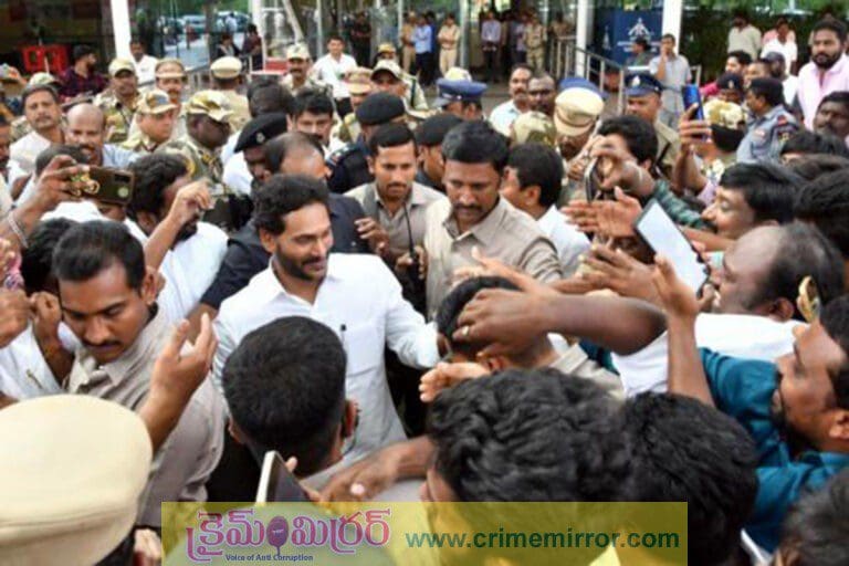 అభిమానుల ముసుగులో అసాంఘిక శక్తులా – జగన్‌ జర భద్రం..!
