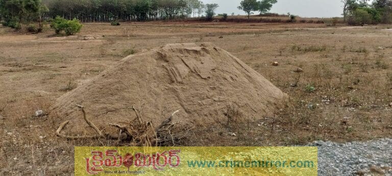 చీకటి మాటున ఇసుక వ్యాపారం