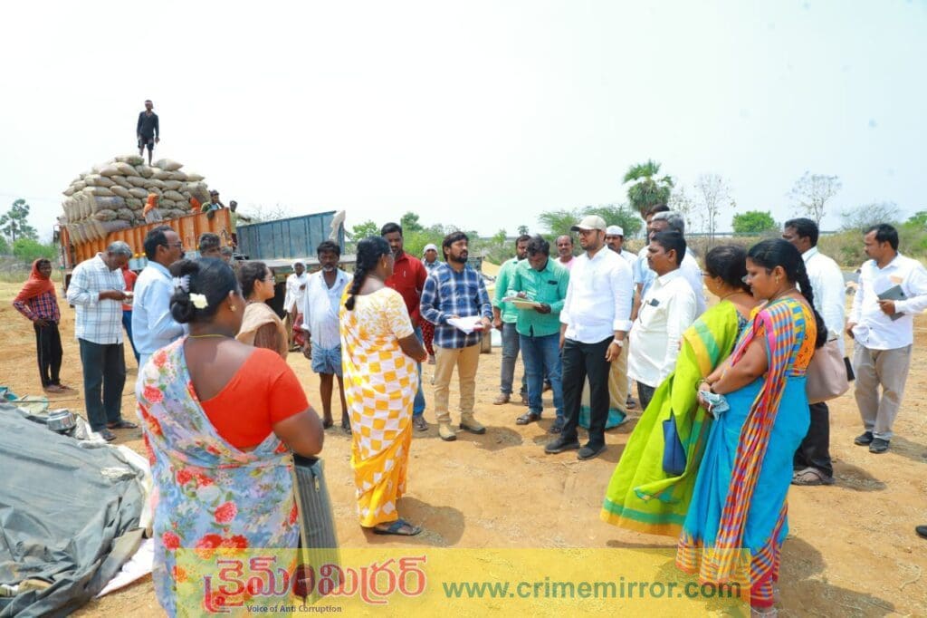 కొనుగోలు కేంద్రాన్ని పరిశీలించి కలెక్టర్ : తేజస్ నందలాల్ పవర్