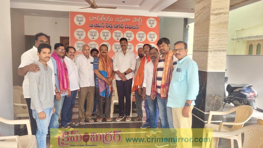 గౌతమినగర్లో నూతన కార్యవర్గం ఏర్పాటు – కార్పొరేటర్ను కలిసి అభివృద్ధి కోరిన సభ్యులు