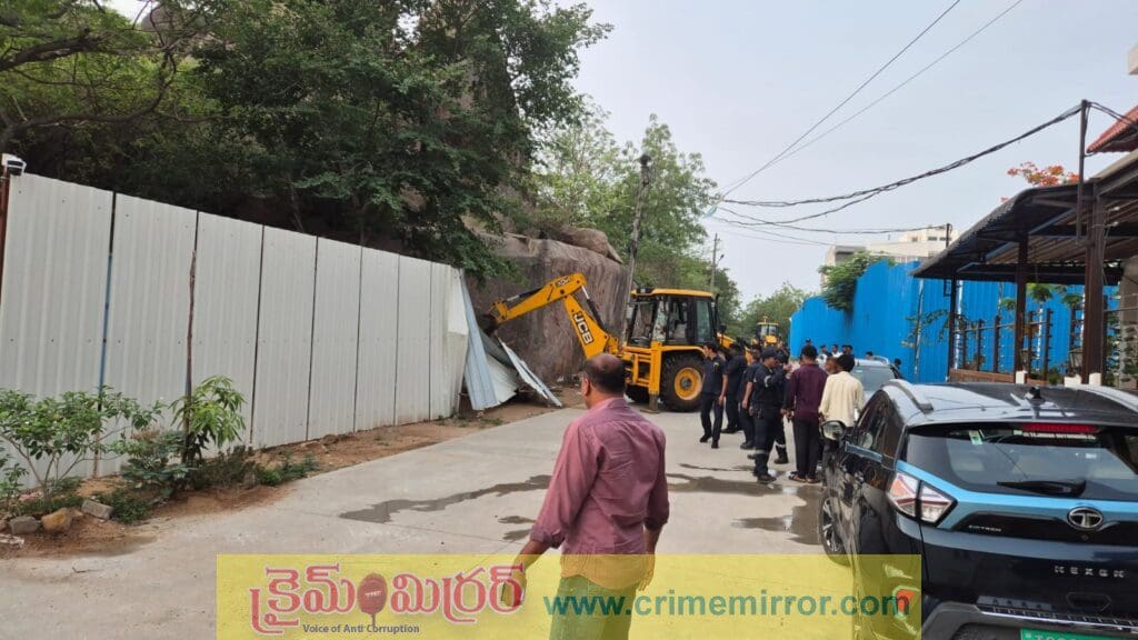 పంజా విసిరిన హైడ్రా.. కూకట్ పల్లి, మణికొండలో కూల్చివేతలు