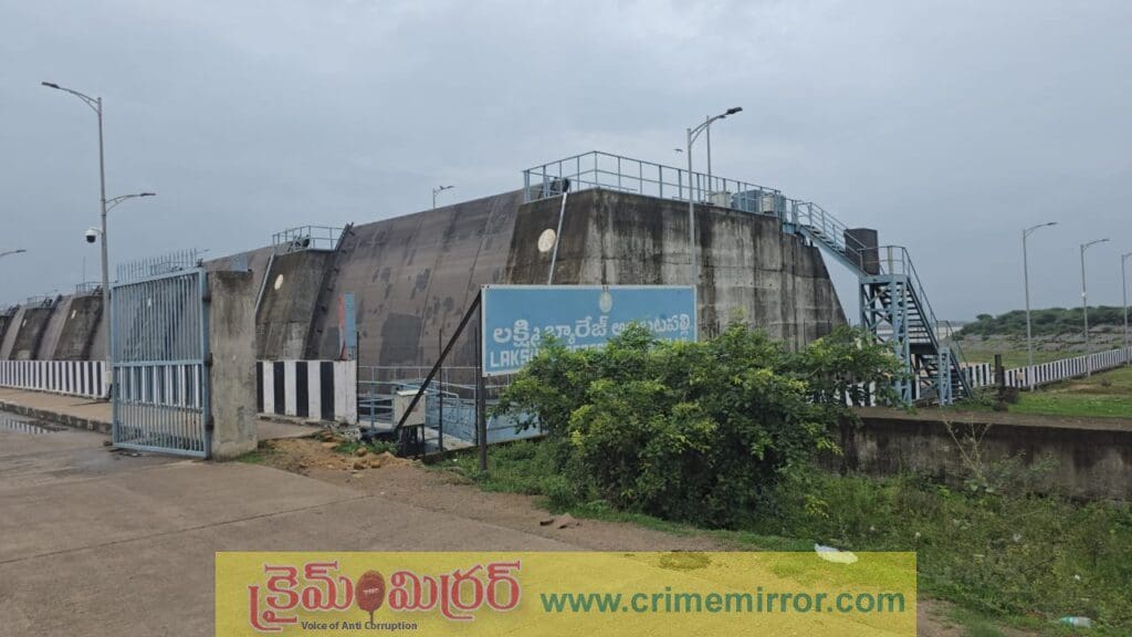 ఉప్పొంగుతున్న గోదావరి!..మేడిగడ్డ బ్యారేజ్ వద్ద పెరిగిన వరద ప్రవాహం