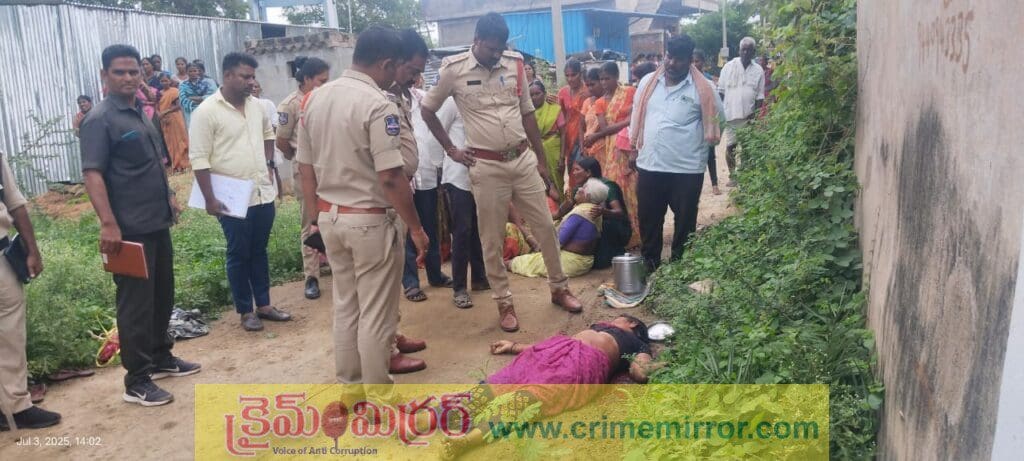 కాపు కాసి కమ్మ కత్తితో అత్తను నరికి చంపిన అల్లుడు