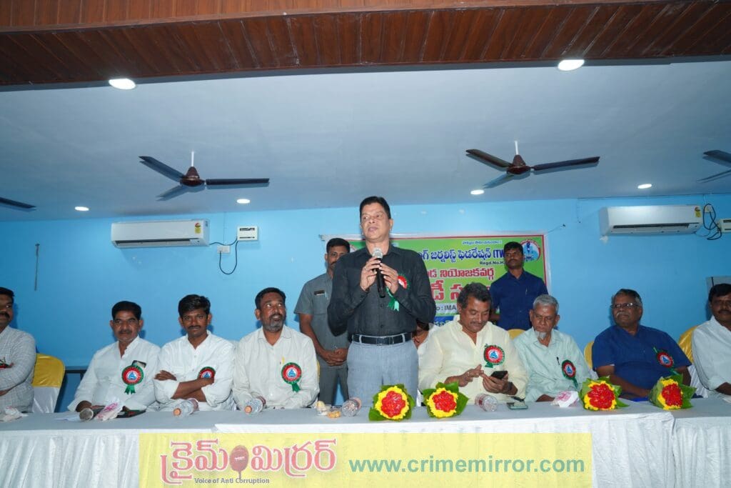 అర్హులైన జర్నలిస్టులందరికీ ఇళ్ల స్థలాలు, ఇందిరమ్మ ఇళ్లు