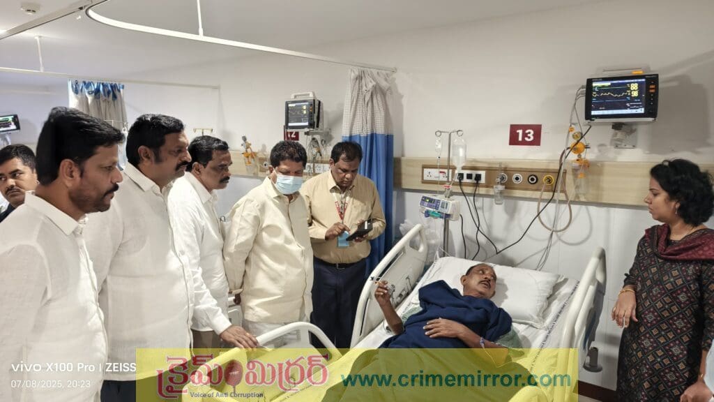 కల్తీ మద్యం కలకలం: హైదరాబాద్‌లో 12 మంది అస్వస్థత, ఒకరు విషమం