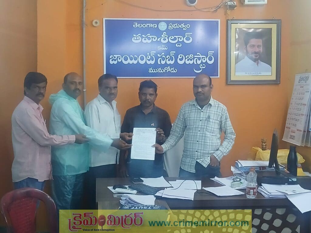 మునుగోడు తహశీల్దార్ కు ఉపాధ్యాయుల వినతి పత్రం అందజేత