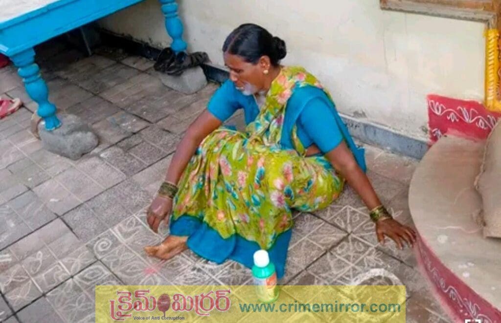 అప్పు తీసుకొని తిరిగివ్వడం లేదు… నిందితుడి ఇంటి ఎదుట మహిళ ఆత్మహత్యాయత్నం