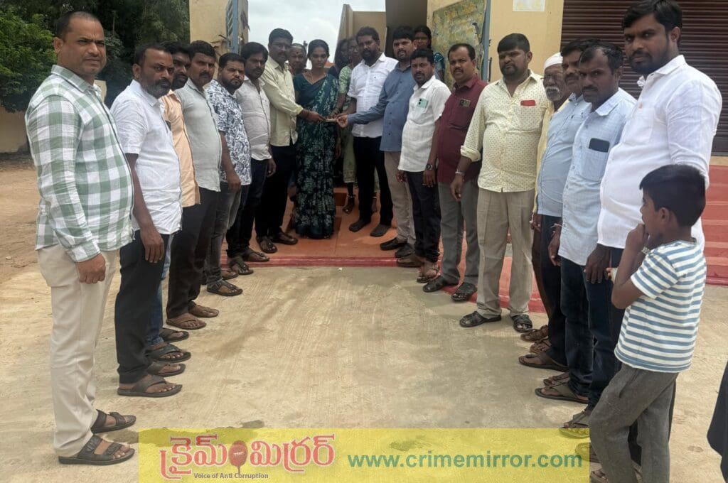 అప్తమిత్రుడి కుటుంబానికి ఆర్ధికసాయం