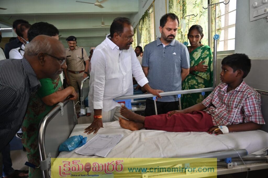 విద్యార్థులపై ‘విష ప్రయోగం’..! సస్పెండ్ చేసిన కలెక్టర్
