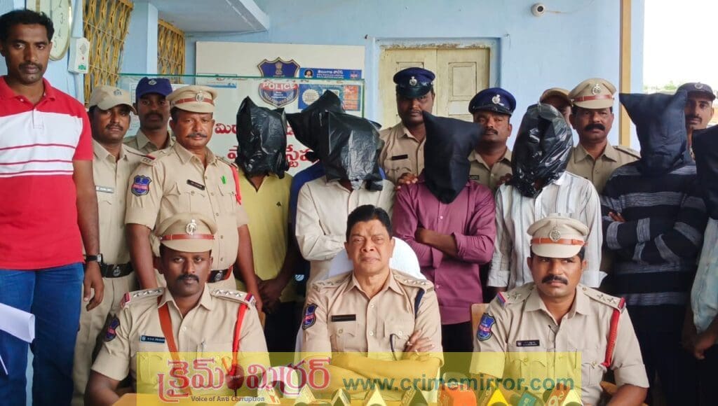 అక్రమ గంజాయి రవాణా చేస్తున్న ముఠా అరెస్ట్