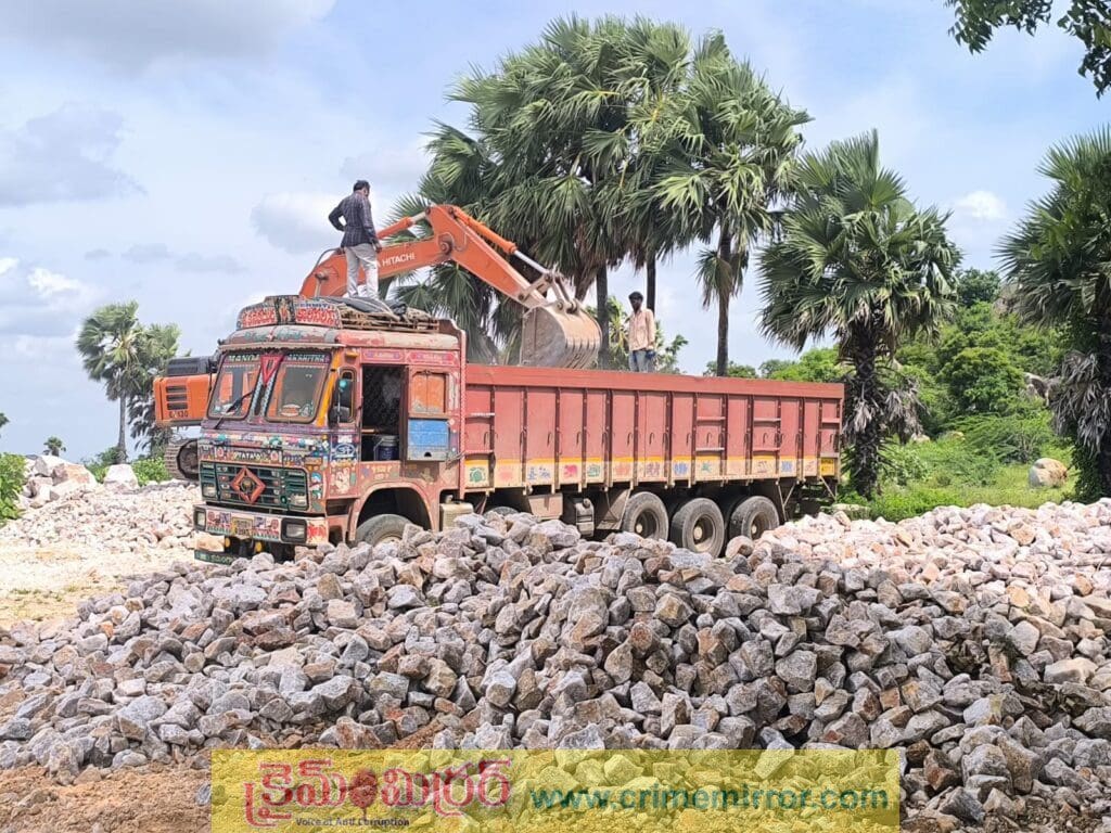 పలుగురాళ్లతో కోట్లకు పడగలు