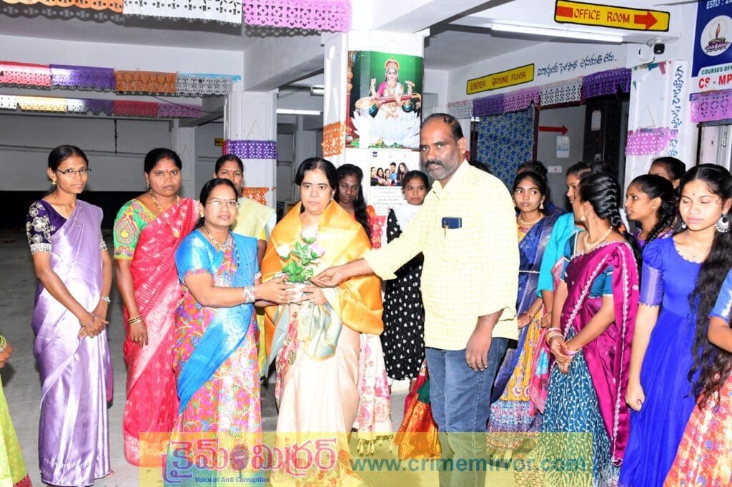 బతుకమ్మ తెలంగాణ సంస్కృతి సంప్రదాయాలకు ప్రతీక : తహసిల్దార్ వీరాభాయ్