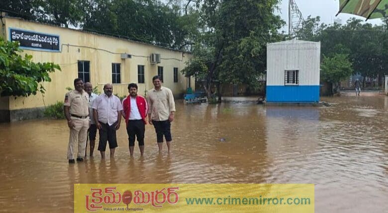 భారీ వర్షాల ఆదర్శంగా దేవరకొండ కోర్టు సిబ్బంది