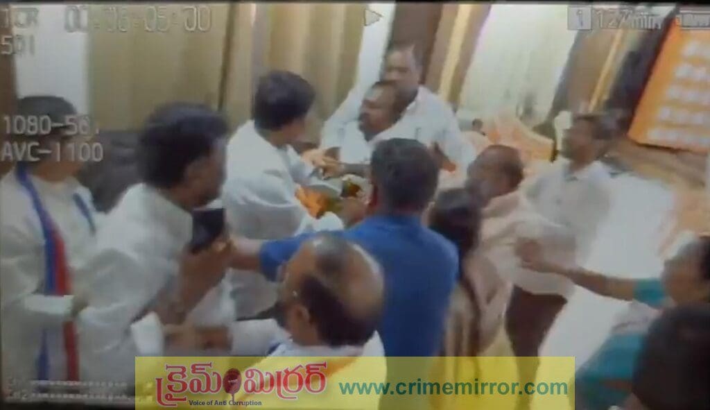తెలంగాణ బీజేపీ కార్యాలయంలో బీసీ నేతల ఘర్షణ.. పిడిగుద్దుల దాడి, ఉద్రిక్తత.!