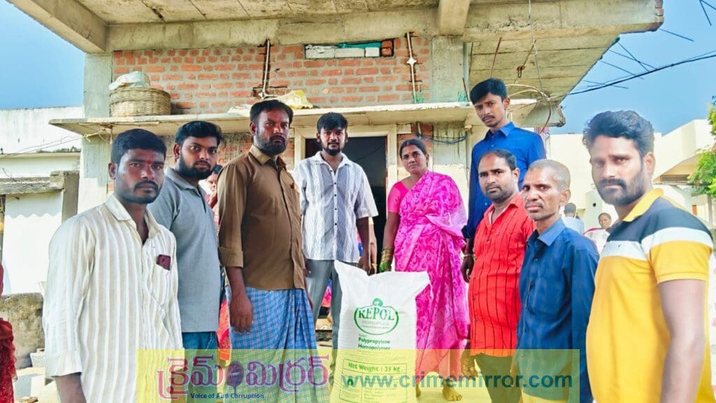 తోటి డ్రైవర్ కుటుంబానికి ఆర్ధిక సహాయం అందజేత