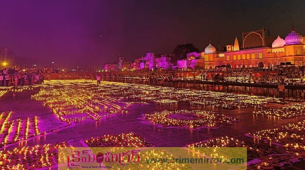 దీపాల వెలుగులతో వెలిగిపోతున్న దేవాలయాలు..!