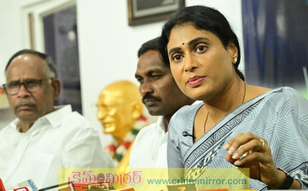 రాజధానిలో రియల్ ఎస్టేట్ మాఫియా.. షర్మిల సంచలన  వ్యాఖ్యలు!