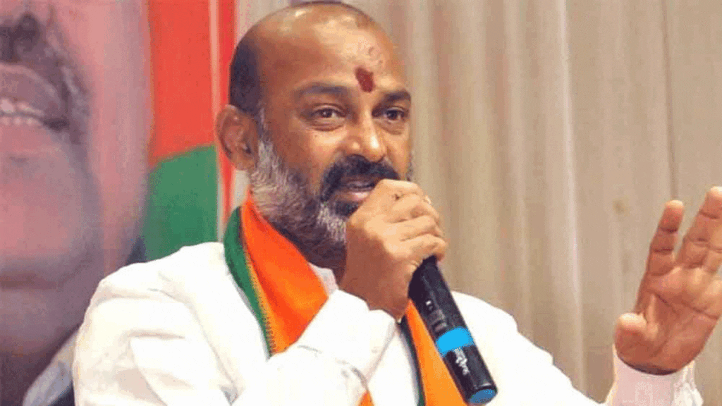 కాంగ్రెస్ ప్రభుత్వం విద్యాసంస్థల పట్ల ప్రవర్తిస్తున్న తీరుపై బండి సంజయ్ ఫైర్