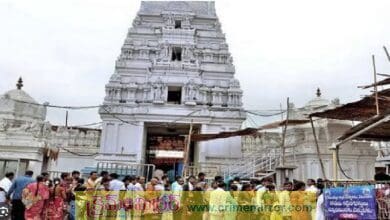 బక్తుల ఆగ్రహం... వేములవాడ రాజన్న దర్శనం మూసివేత