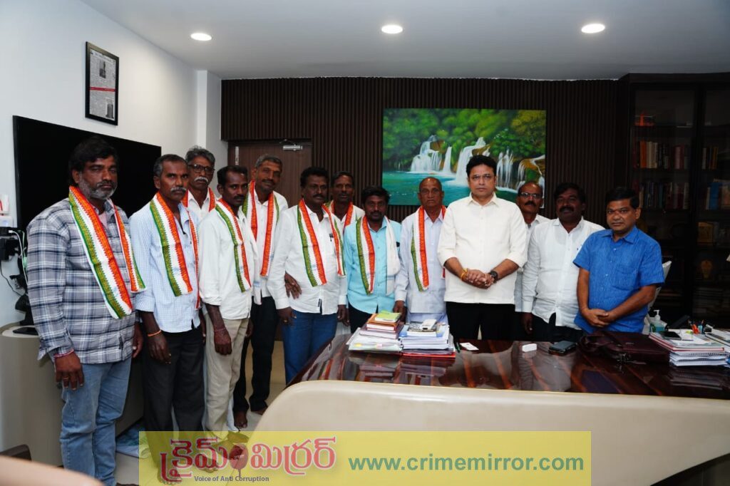 బీఆర్ఎస్ పార్టీకి భారీ షాక్.. సూరారం గ్రామం నుండి కాంగ్రెస్ పార్టీ లోకి భారీ చేరికలు