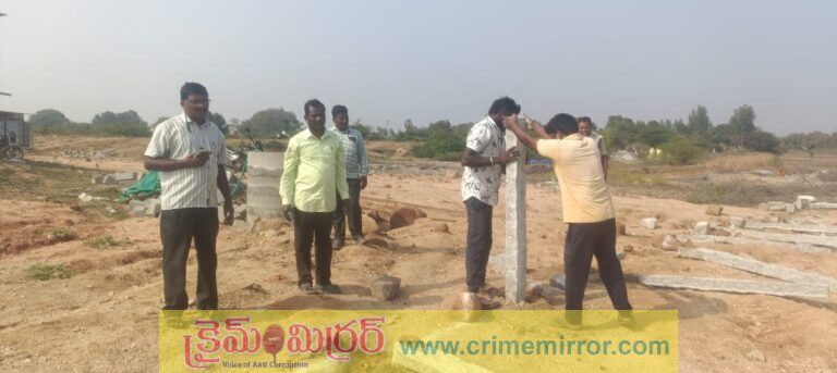 ఆమనగల్లు లో ప్రభుత్వ భూమి అక్రమ కబ్జాలపై రెవెన్యూ దాడి