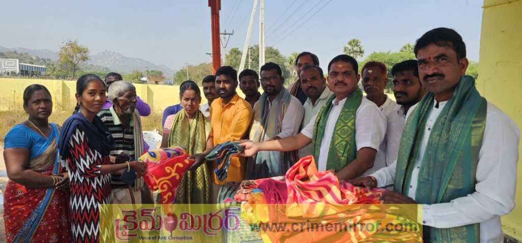 మాతృదేవోభవ అనాధ ఆశ్రమం ఆధ్వర్యంలో దుప్పట్లు పంపిణీ చేసిన సర్పంచ్