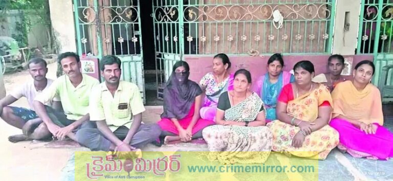 ప్రేమించి మోసం.. ప్రియుడి ఇంటి ముందు ప్రియురాలి ధర్నా
