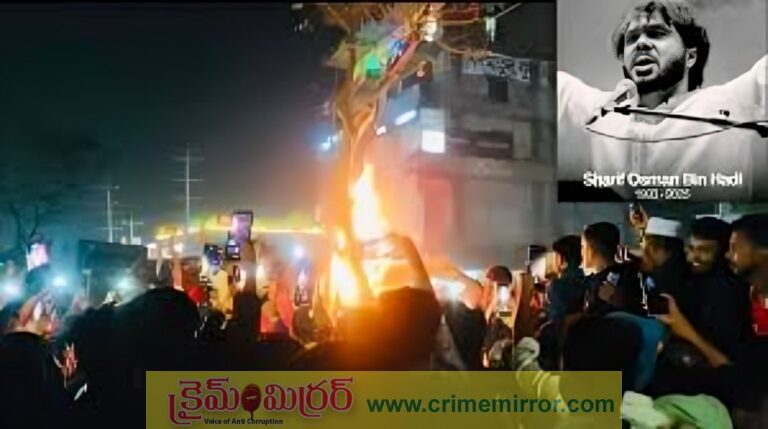 దారుణం.. చెట్టుకు వేలాడదీసి తగలబెట్టారు (VIDEO)