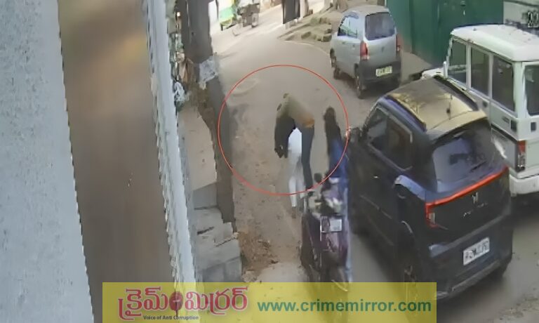 VIRAL: అమ్మాయి దుస్తులు చించేసి.. దారుణం! (VIDEO)