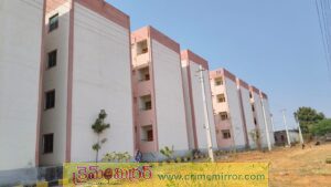 సర్దార్ నగర్ లో డబుల్ బెడ్రూం ఇళ్ల వద్ద ఆందోళన..!