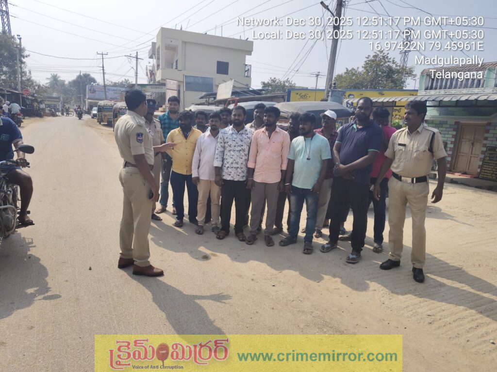 మాడుగులపల్లి: రోడ్డు భద్రత నియమాలపై ఆటో డ్రైవర్స్ కు అవగాహన