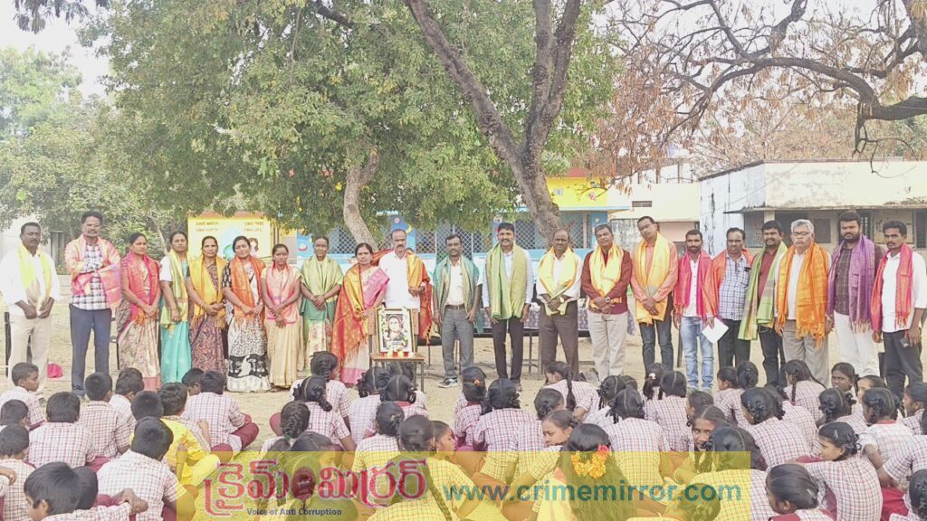 మహిళా ఉపాధ్యాయులను ఘనంగా సన్మానించిన సర్పంచ్ పాలకూరి రమాదేవి నరసింహ గౌడ్