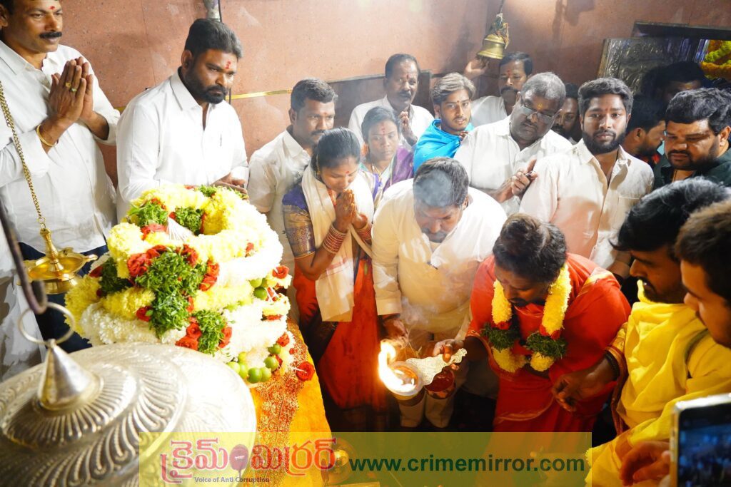 సూర్య గిరి ఎల్లమ్మను దర్శించుకున్న శ్రీశ్రీశ్రీ ఆదిత్య పరాశ్రీ స్వామిజి